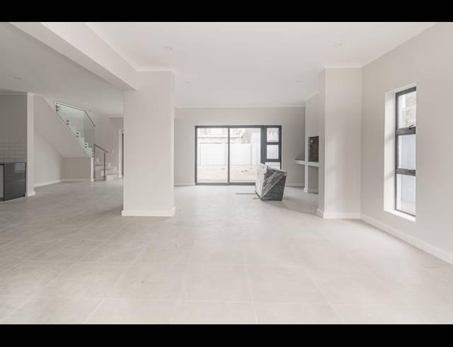 4 BEDROOM FREEHOLD FOR SALE IN PARKLANDS NORTH